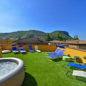 https://la-terrazza-sul-garda.hotelinveneto.com